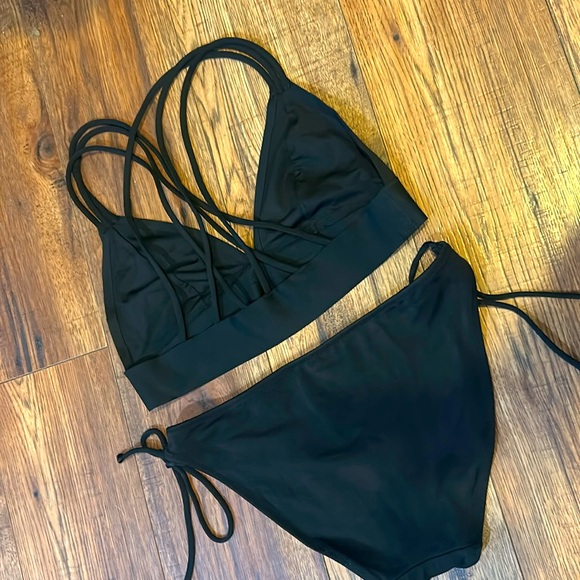 Victoria’s Secret swim! - Picture 2 of 3